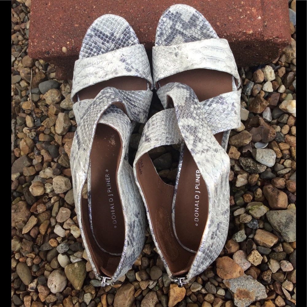 Donald J Pliner wedged heels - Picture 3 of 6